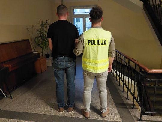 Molestował ekspedientkę w sklepie. Pobił interweniującego ochroniarza i groził mu nożem