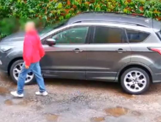 Monitoring nagrał złośliwego 55-latka. Przerysował samochód sąsiada, z którym był skłócony [WIDEO]