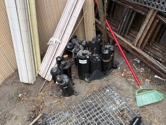 Montował klimatyzatory w dzień, a nocą je kradł. 46-letni instalator zatrzymany przez policję Montował klimatyzatory w dzień, a nocą je kradł. 46-letni instalator zatrzymany przez policję