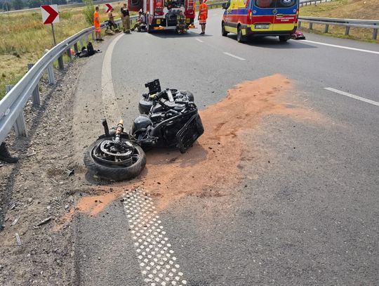 Motocykl wypadł z toru jazdy. Kierowca z ciężkimi obrażeniami trafił do szpitala