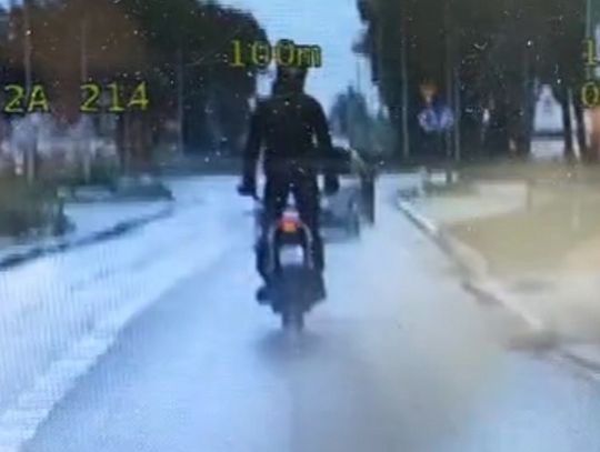 Motocyklista akrobata dał występ przed nieoznakowanym radiowozem. Poniesie surowe konsekwencje. WIDEO