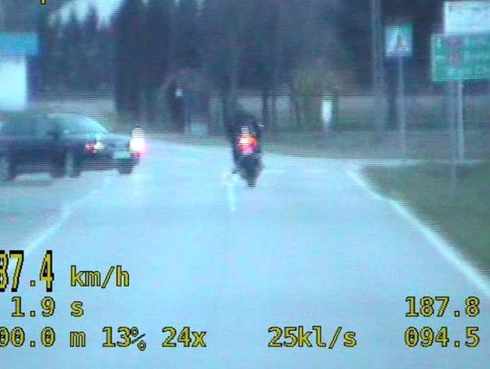 Motocyklista jechał przez wieś blisko 190 na godzinę: "apka nie pokazała mi kontroli drogowej"