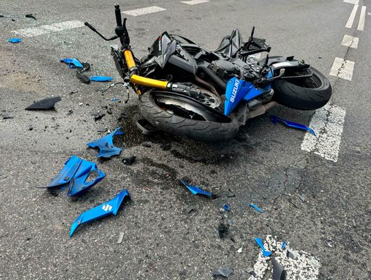Motocyklista nie żyje po zderzeniu z Dacią. Kierowca osobówki wydmuchał ponad promil