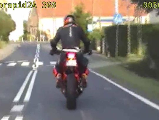 Motocyklista pędził 125 km/h w zabudowanym. To drogowy recydywista