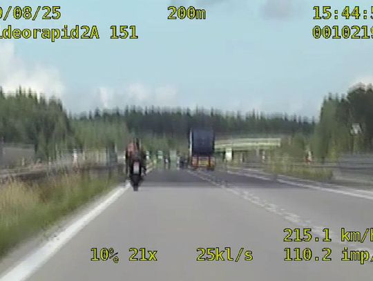 Motocyklista pędził ponad 210 na godzinę. Tłumaczył, że śpieszy się do dziewczyny