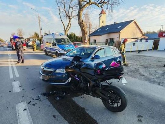 Motocyklista ranna po zderzeniu z Oplem. Kierowca osobówki nie ustąpił jej pierwszeństwa