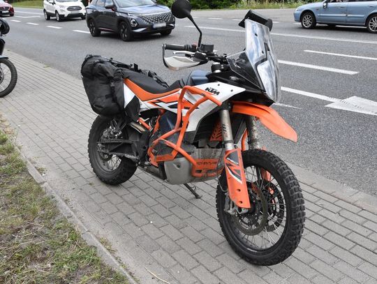 Motocyklista ranny po zderzeniu z osobówką. 86-letni kierowca nie ustąpił mu pierwszeństwa