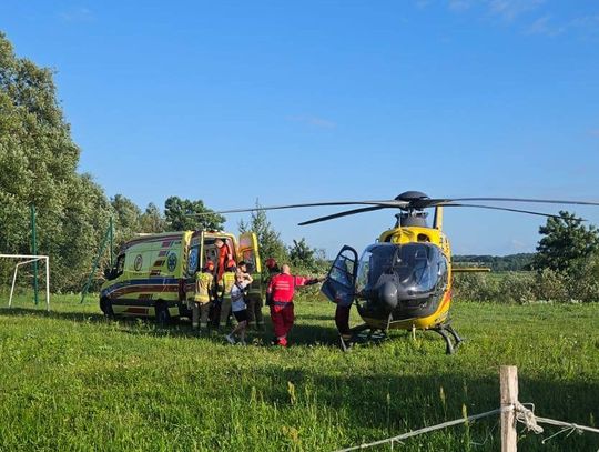 Motocyklista wjechał w dwie dziewczynki idące poboczem drogi. Dramatyczny wypadek na Warmii