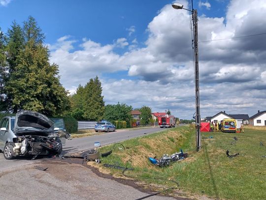 Motocyklista zginął po zderzeniu z osobowym volkswagenem. Kierująca autem wymusiła pierwszeństwo