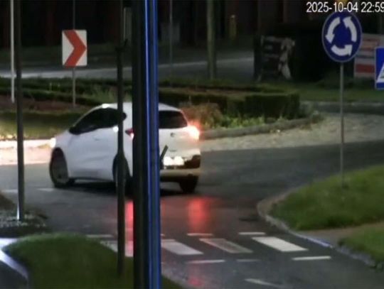 Myślał, że na pustych ulicach może bezkarnie łamać przepisy. Zapomniał o monitoringu