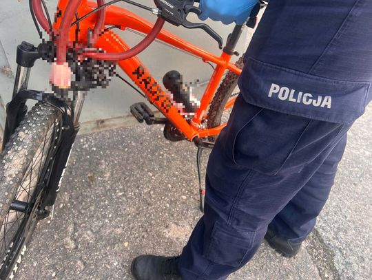 Zabrał rower sprzed sklepu, bo myślał, że to ten, który mu skradziono. Prawdziwy właściciel zgłosił się na policję