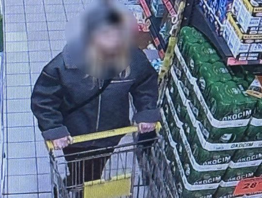 To miał być  patent na darmowe zakupy. Ona załadowała wózek, on czekał na sygnał do wejścia