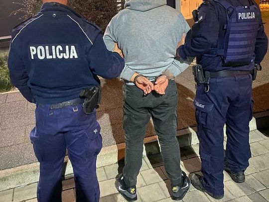 Na ulicy leżał nagi człowiek związany taśmą klejącą. Został ciężko pobity przez kolegów, z którymi wcześniej pił