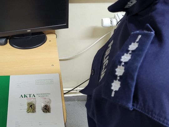 Na widok policjantów zrobił się nerwowy i wsadził coś do ust. 25-latek zatrzymany z marihuaną