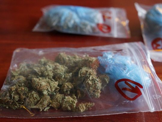 Na widok radiowozu 18-latek spanikował. Okazało się, że pali marihuanę na przerwie szkolnej