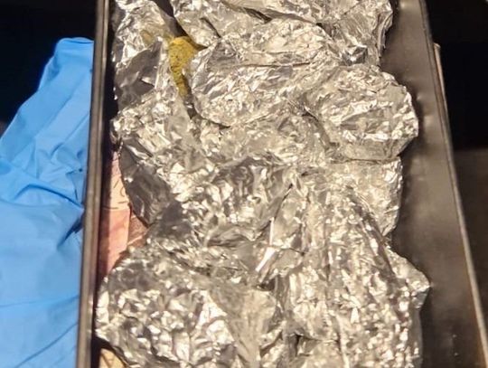 Na widok radiowozu 32-latek wyskoczył przez balkon. Uciekał, bo miał przy sobie narkotyki