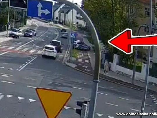 Na widok radiowozu rzucił się do ucieczki - najpierw autem, potem biegiem. Miał sporo na sumieniu