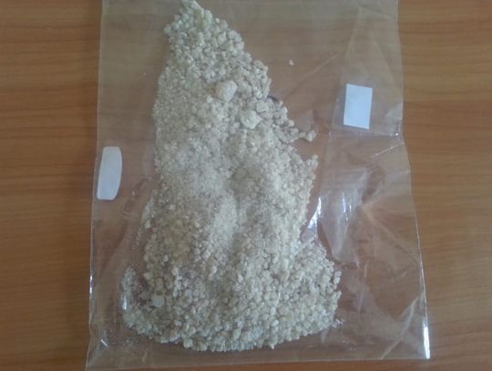 Na widok radiowozu spanikował i wyrzucił z auta skarpetę. W środku znaleźli mefedron