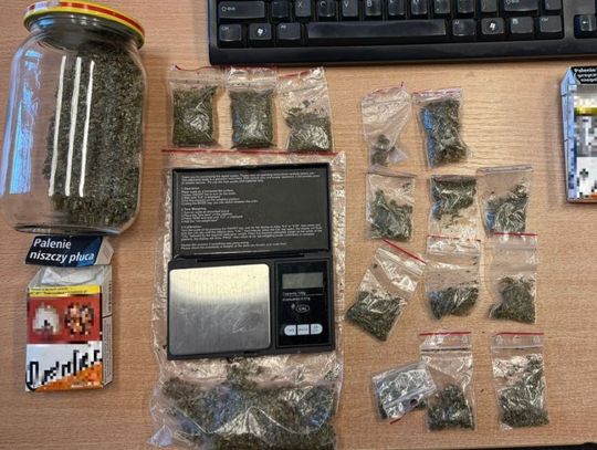 Na widok radiowozu spanikował i zaczął uciekać. Policjanci znaleźli przy nim marihuanę Na widok radiowozu spanikował i zaczął uciekać. Policjanci znaleźli przy nim marihuanę