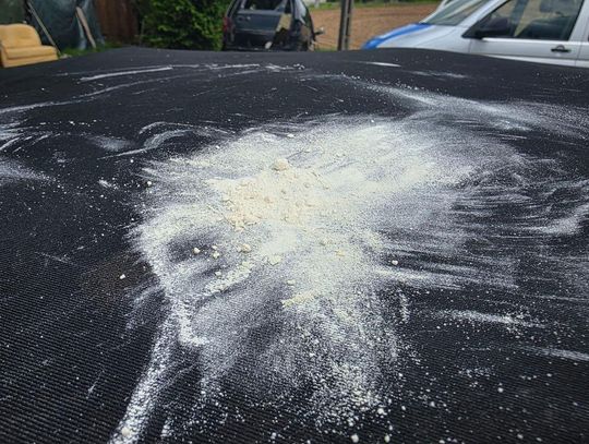 Na złość dziewczynie posypał jej auto amfetaminą. Wcześniej się awanturował