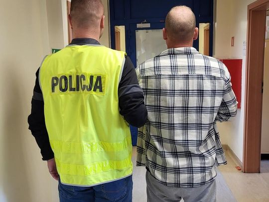 Nabuzowany 41-latek wtargnął nocą do szpitala. Staranował drzwi i ukradł dokumenty medyczne