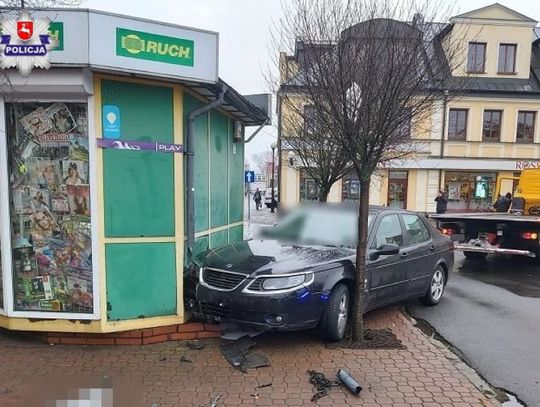 Naćpany kierowca jechał drogą pod prąd i uderzył w kiosk Ruchu