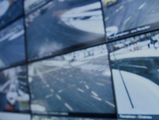 Nadzór wizyjny a monitoring – czym się różnią i co jest lepsze?