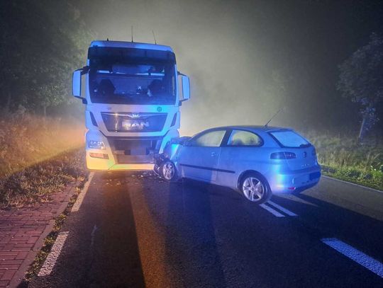 Nagle zjechała na lewy pas i zderzyła się z tirem. Kobieta miała 1,5 promila