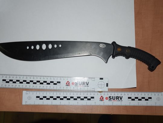 Najpierw mu groził, potem odwiedził z maczetą i pistoletem. Gdyby nie policja, mogło dojść do tragedii