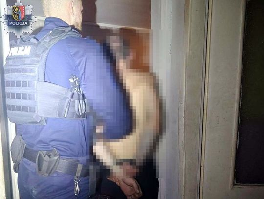 Najpierw "pożyczył" telefon, a po chwili zagroził właścicielowi pałką i wymusił podanie kodu Najpierw "pożyczył" telefon, a po chwili zagroził właścicielowi pałką i wymusił podanie kodu