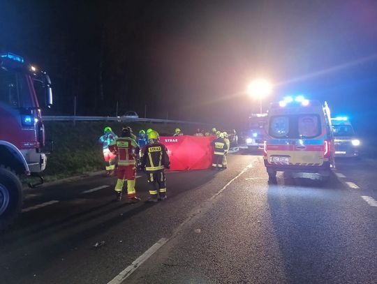 Najpierw zderzenia z volvo i hondą, potem czołówka z toyotą. W wypadku zginęła 33-letnia kobieta