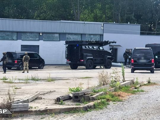 Nalot na nielegalną fabrykę papierosów. Sześć osób odpowie za udział w grupie przestępczej