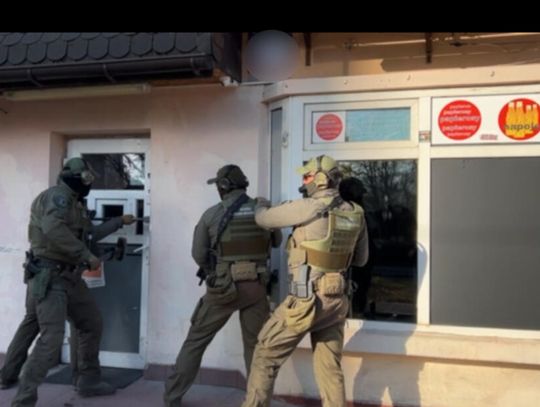 Nalot policji na lokale z nielegalnym hazardem. W dwóch pomieszczeniach zabezpieczono 9 automatów