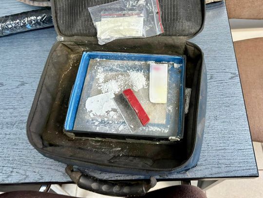 Nalot policji przerwał konsumpcję i opalanie miedzianych kabli. Mężczyzna kradł je razem z kumplem