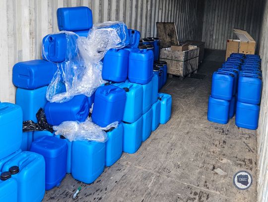 Nalot służb na ogromne laboratorium syntetycznych narkotyków. Przejęto 5 ton chemikaliów [FOTO]