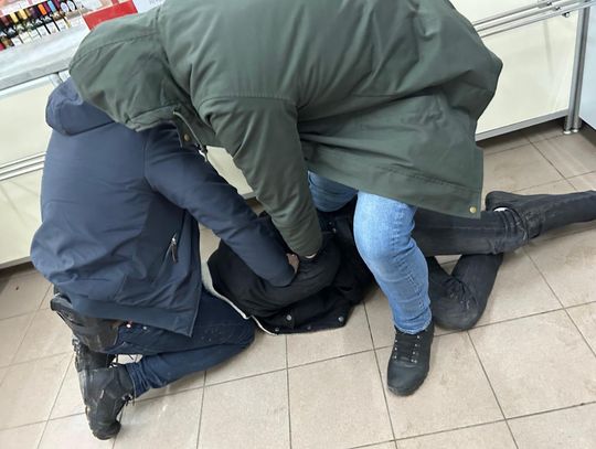 Napad z nożem na salon gier. Zamaskowany sprawca ukradł 25 tysięcy złotych