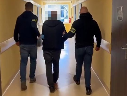 Napadł na staruszkę pod jej blokiem. Recydywista zatrzymany po policyjnej obławie