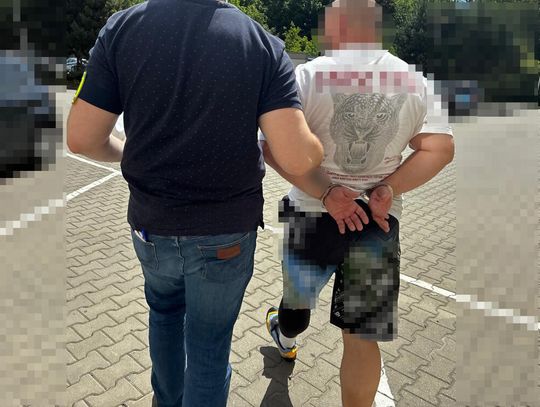 Napadł z butelką na przechodnia. Sprawcą ataku recydywista, który już 10 razy siedział w więzieniu