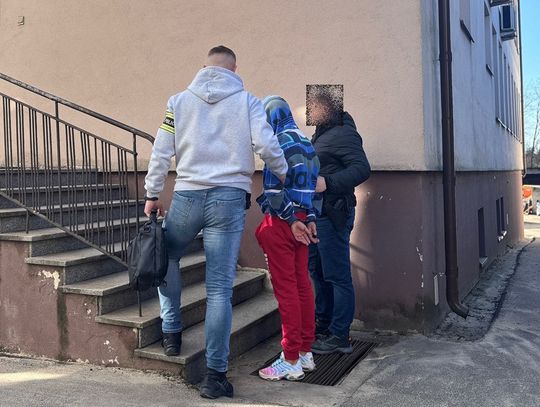 Napadli na 17-latka i zmusili go do przelania pieniędzy. Łupem agresorów padło 1600 złotych
