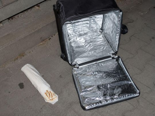 Napadli na dostawcę jedzenia. Spryskali go gazem i uciekli z kebabami