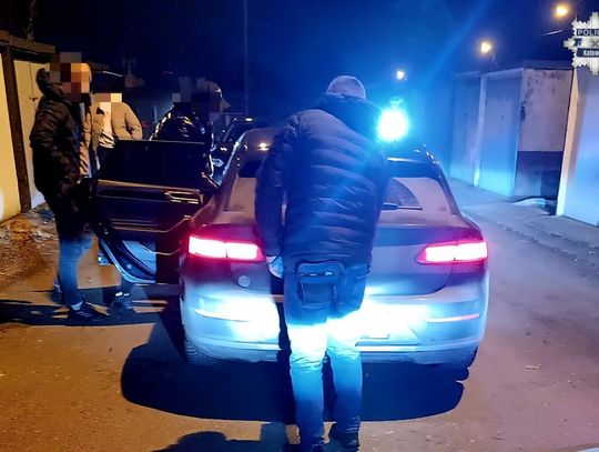 Narkotyki na działkach i w wynajętym boksie. Zatrzymany pseudokibic stracił 6,5 kilograma towaru