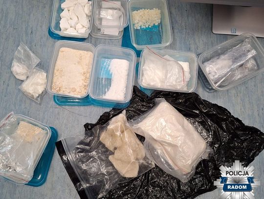 Narkotykowy magazyn w mieszkaniu 42-latka. Policja przejęła kilogramy mefedronu