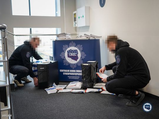 Nastoletni hakerzy handlowali oprogramowaniem do cyberataków. Policja zatrzymała 7 nieletnich