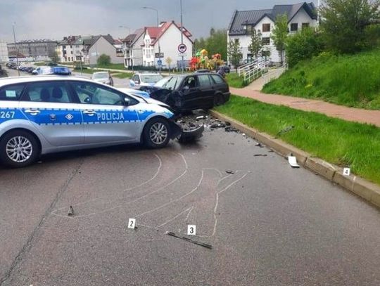 Nawciągany typ skasował beemką radiowóz. Wcześniej uciekał przed 30 kilometrów [WIDEO]