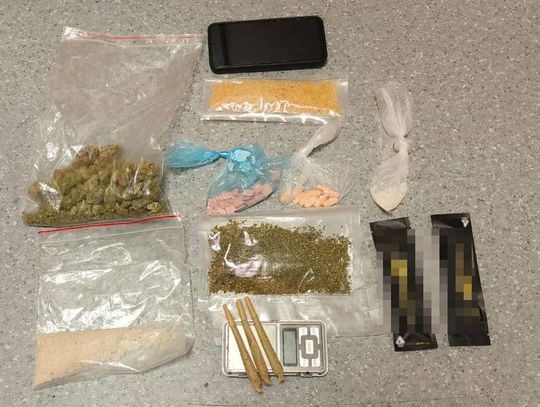 Nie domyślał się, że policja o nim wie i dalej trzymał towar w mieszkaniu. Za taką ilość od razu areszt