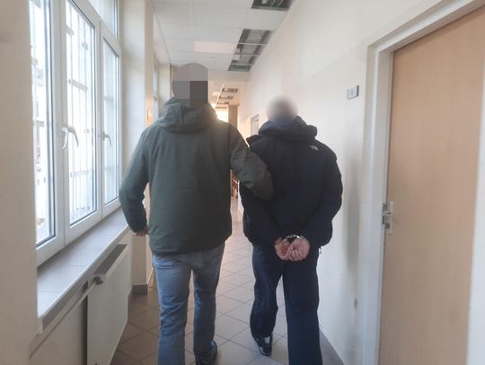 Nie otworzył policjantom, przez balkon wyrzucił torbę z kilogramem narkotyków. 33-latek zatrzymany