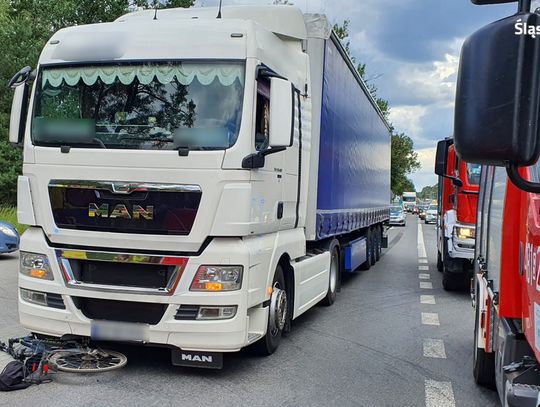 Nie ustąpił pierwszeństwa ciężarówce. Jeden błąd kosztował rowerzystę życie