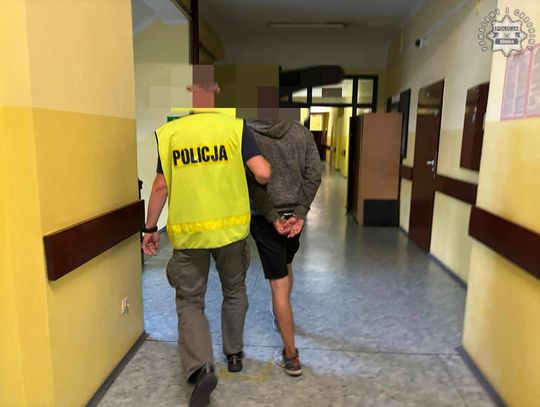 Nie zamknęli drzwi i poszli spać. W nocy do mieszkania wszedł mężczyzna. Obudził ich hałas