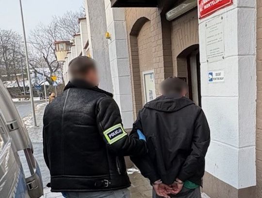 Nie zamknęły drzwi na noc. Złodziej plądrował mieszkanie i usiłował zabić 13-latkę