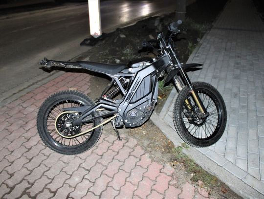 Nie zatrzymał elektrycznego crossa i potrącił policjanta. Tester wykazał amfetaminę